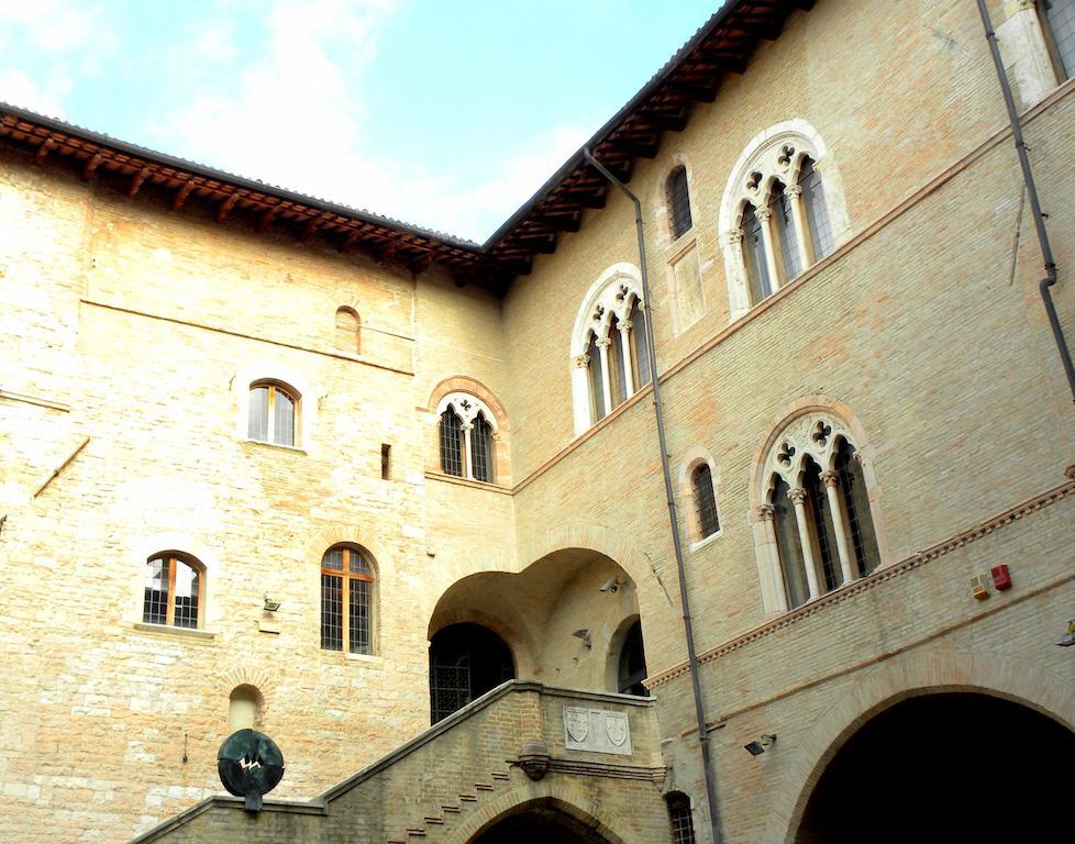 Residenza Mazzini Фолиньо Екстериор снимка