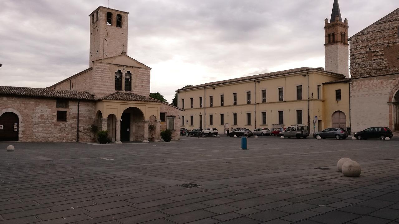 Residenza Mazzini Фолиньо Екстериор снимка